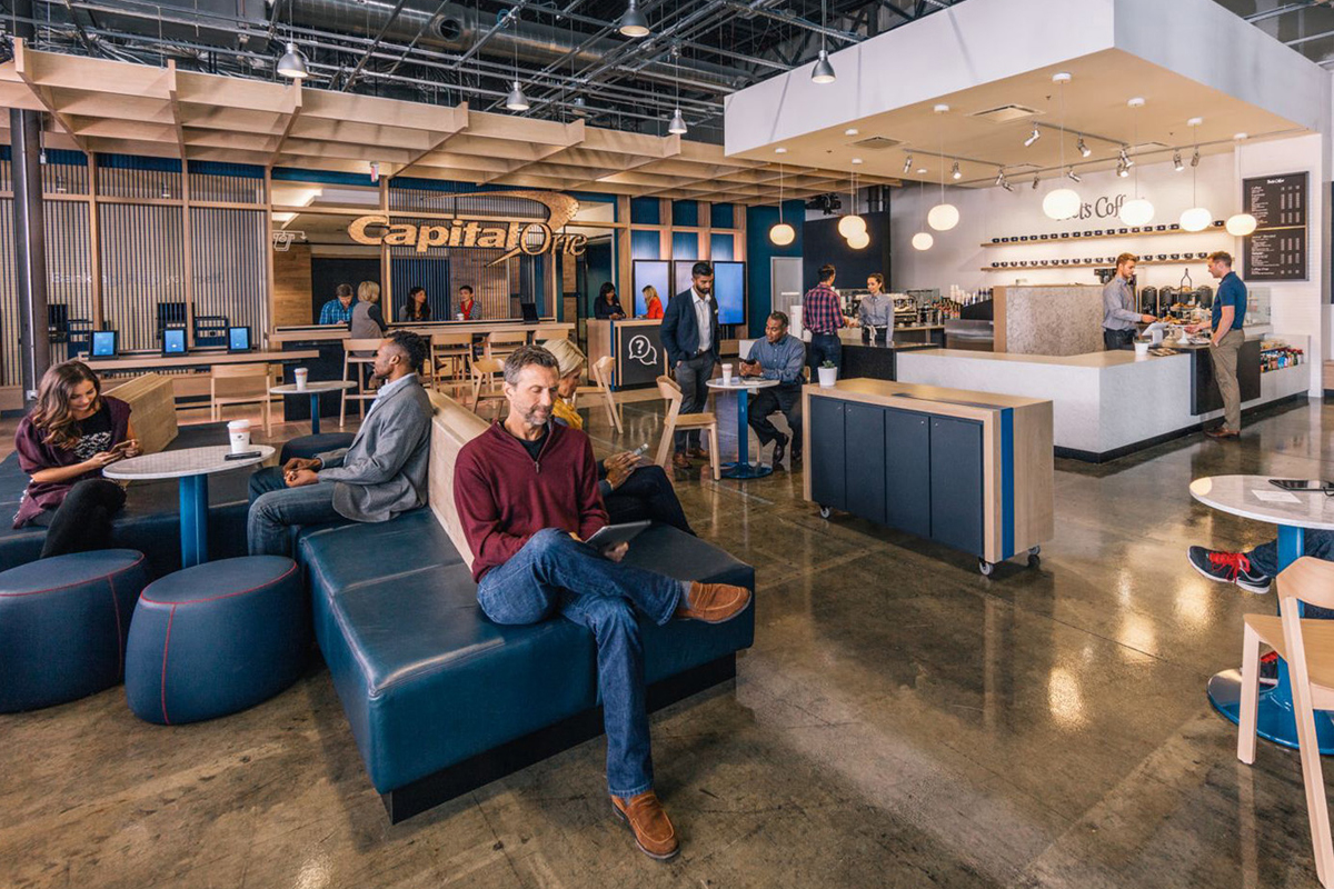 원도심 중구에 자리 잡고 있는 옛 한국은행 부산본부가 시민들에게 개방되었는데요.부산의 역사를 고스란히 담고 있는 곳으로 현재는 복합문화공간으로 운영되고 있습니다.지하 1층은 금고 미술관, 1층은 카페와 편의시설, 2~4층은