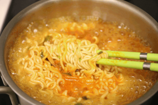 명절 끝난 이후 직장인들이 점심때 많이 선택하는 메뉴