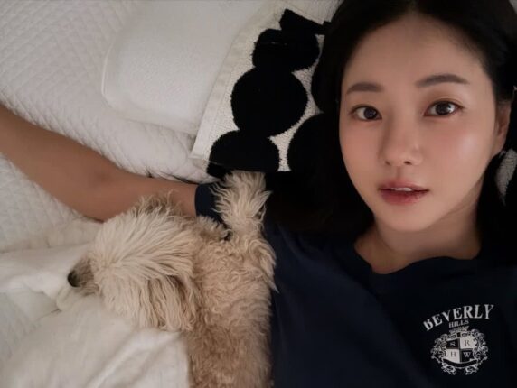 ‘미코 眞’의 위엄…김사랑, 47세에도 주름 하나 없는 ‘민낯’ 클라스