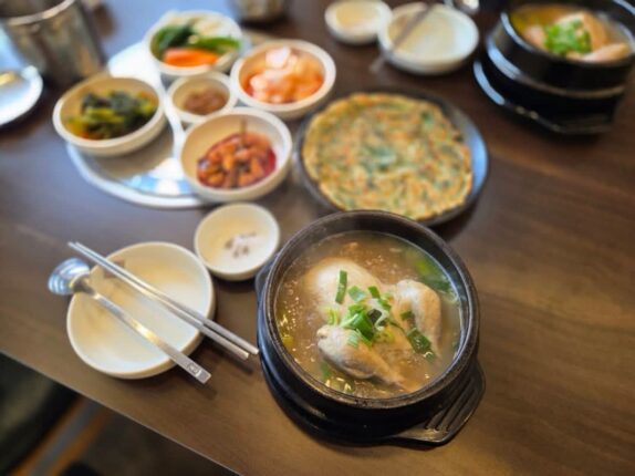 피곤할땐 먹어야 되는것, 삼계탕 약초마을신림점